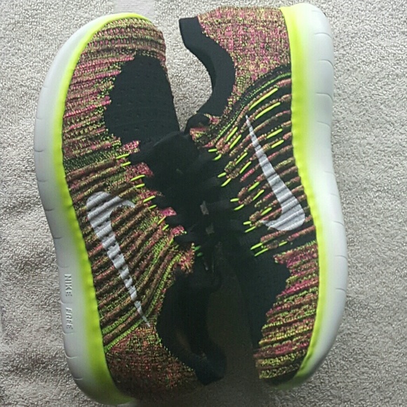 Nike Shoes - women's Nike Free Run Flyknit